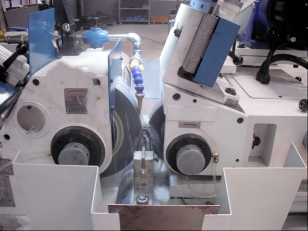 精密(mi)磨牀(chuang)加工